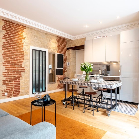 Cook crêpes in the handy kitchenette