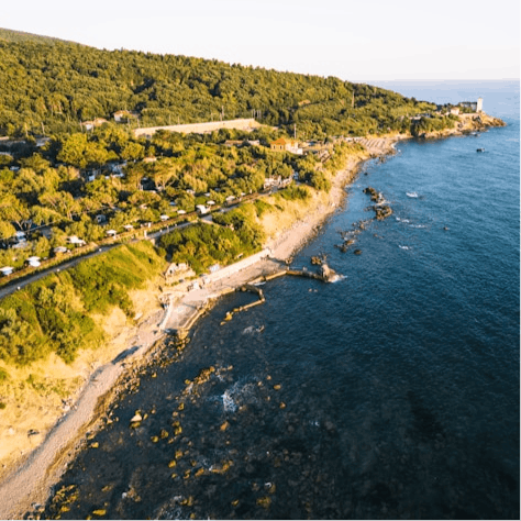 Take a scenic drive to the nearby Livorno coastline