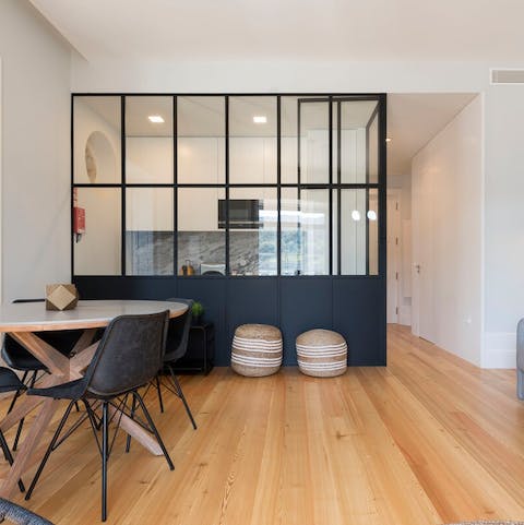 Cook while keeping an eye on the TV through the striking glass wall