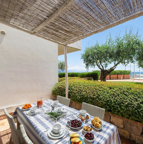 Taste some local delicacies with an alfresco dinner on the patio