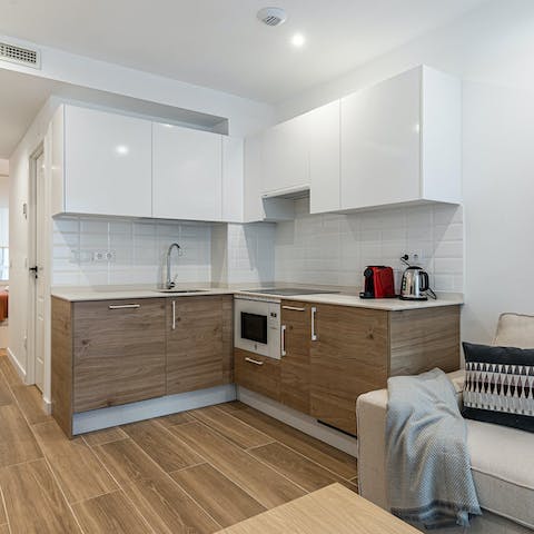 Make some huevos rotos in the kitchen