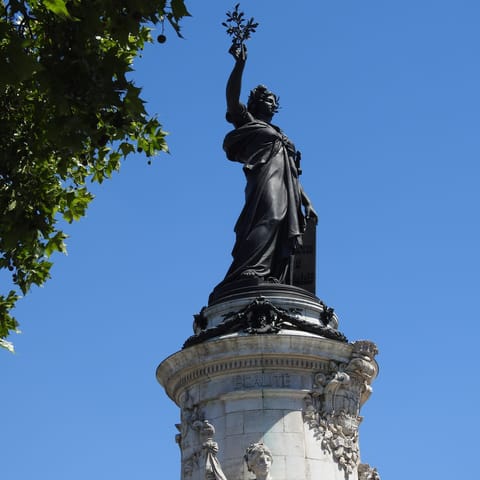 Visit the exceptional patisseries, fromageries, cafés and restaurants of République – just a two minute walk away