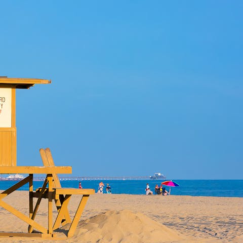 Walk to the beach in moments