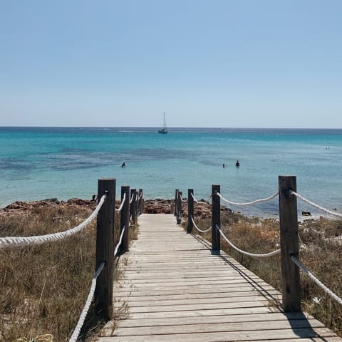 Drive to a choice of perfect beaches within twenty minutes