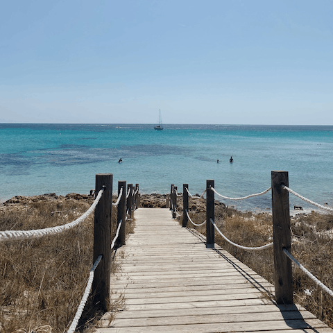 Drive to a choice of perfect beaches within twenty minutes