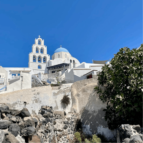 Explore Santorini's beautiful and iconic architecture