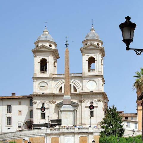 Walk to the Spanish Steps and Piazza di Spagna in less than ten minutes