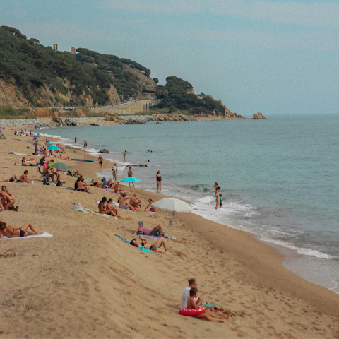 Reach the golden sands of Platja d'Aro beach in just fifteen minutes