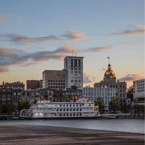 Make the nine-minute walk to the gold-domed City Hall and continue along the Savannah River