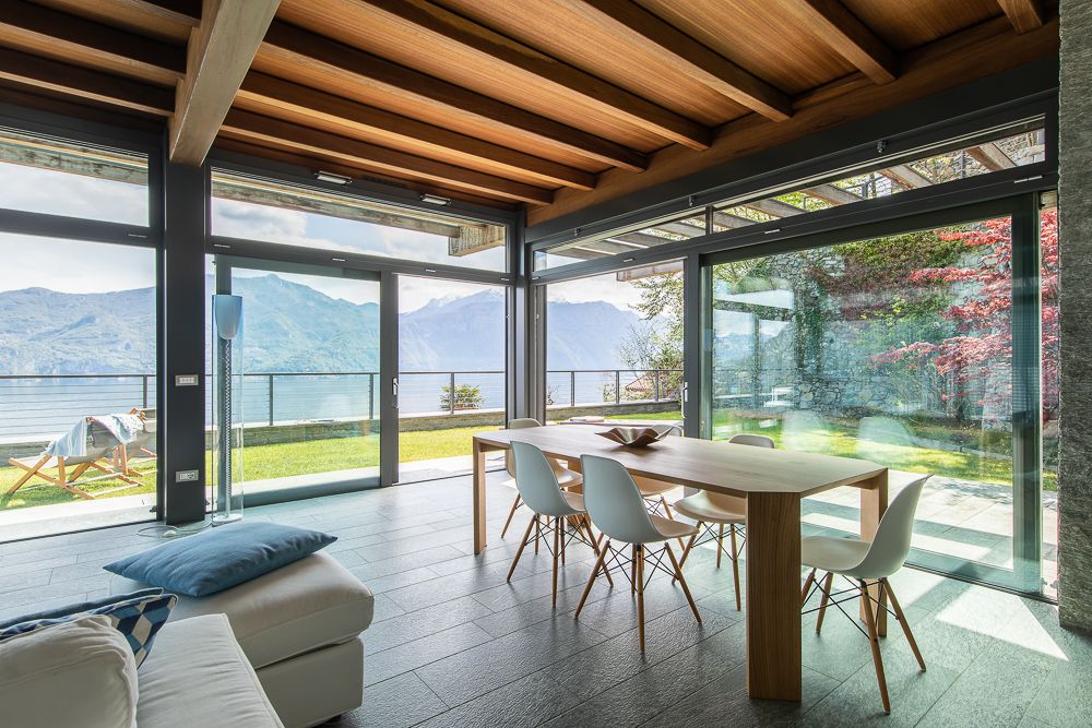 Glass & Como