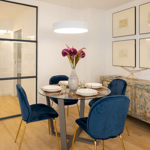 Gather together for a meal at the elegant table when you're not out sampling the local restaurant scene