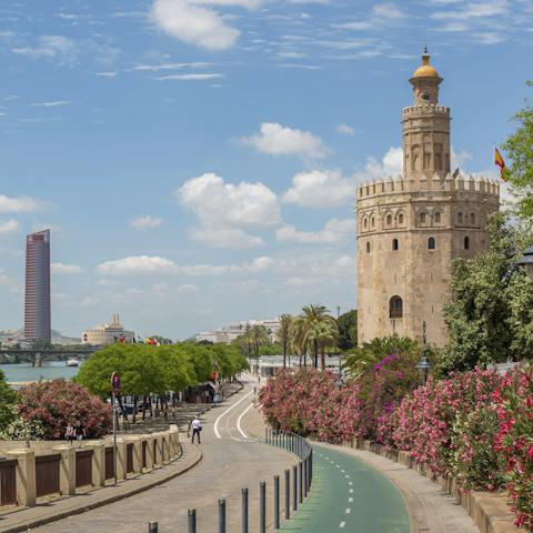 Visit the 13th century Torre del Oro, 1.3 kilometres away