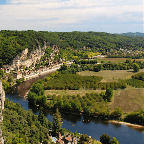 Immerse yourself in the beauty of the Dordorgne valley – the nearest town is an eight–minute drive away