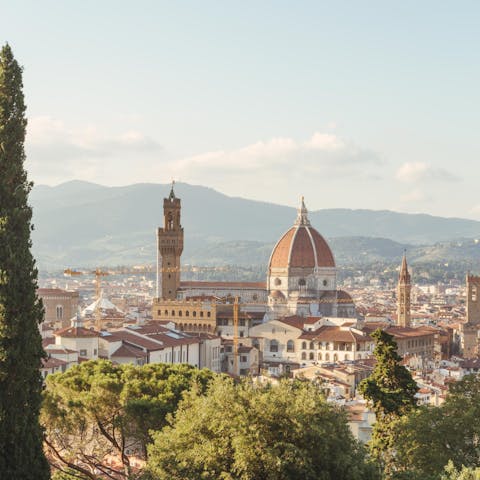 Discover the galleries and museums of Florence – it's a fifteen-minute drive
