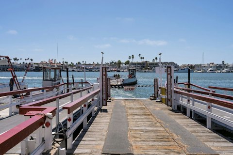 Ride the charming historic Balboa Island Ferry across Newport Harbour, just ten minutes on foot