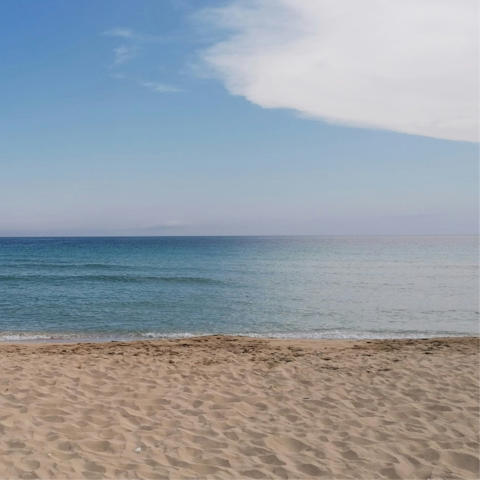 Sprawl out on Santa Maria del Focallo’s sandy beach