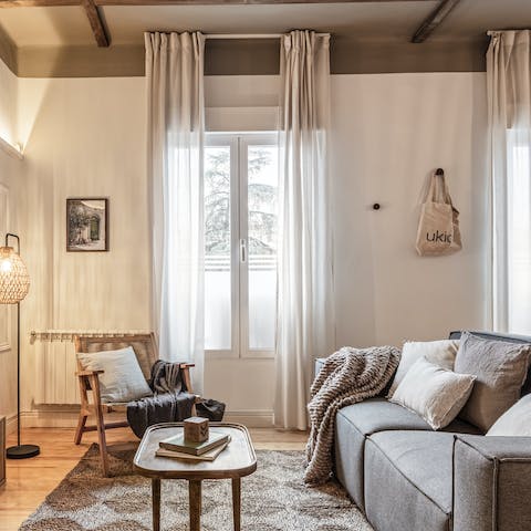 Open up the Juliet balcony and enjoy your morning coffee on the sofa