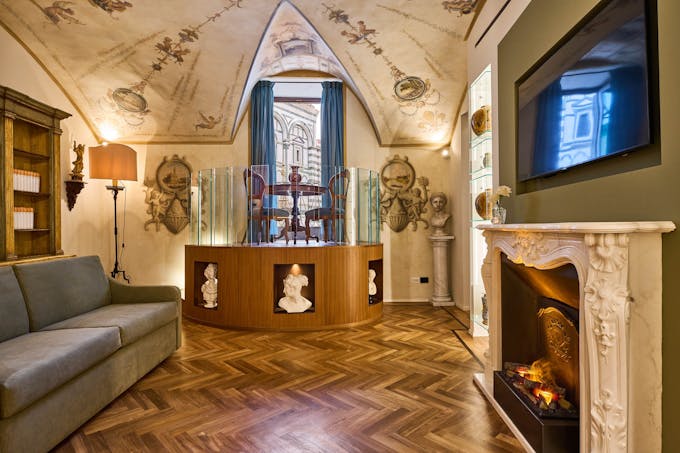 Frescoes & Sculptures