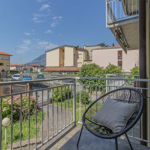 Open a bottle of Italian wine to enjoy alfresco on the balcony