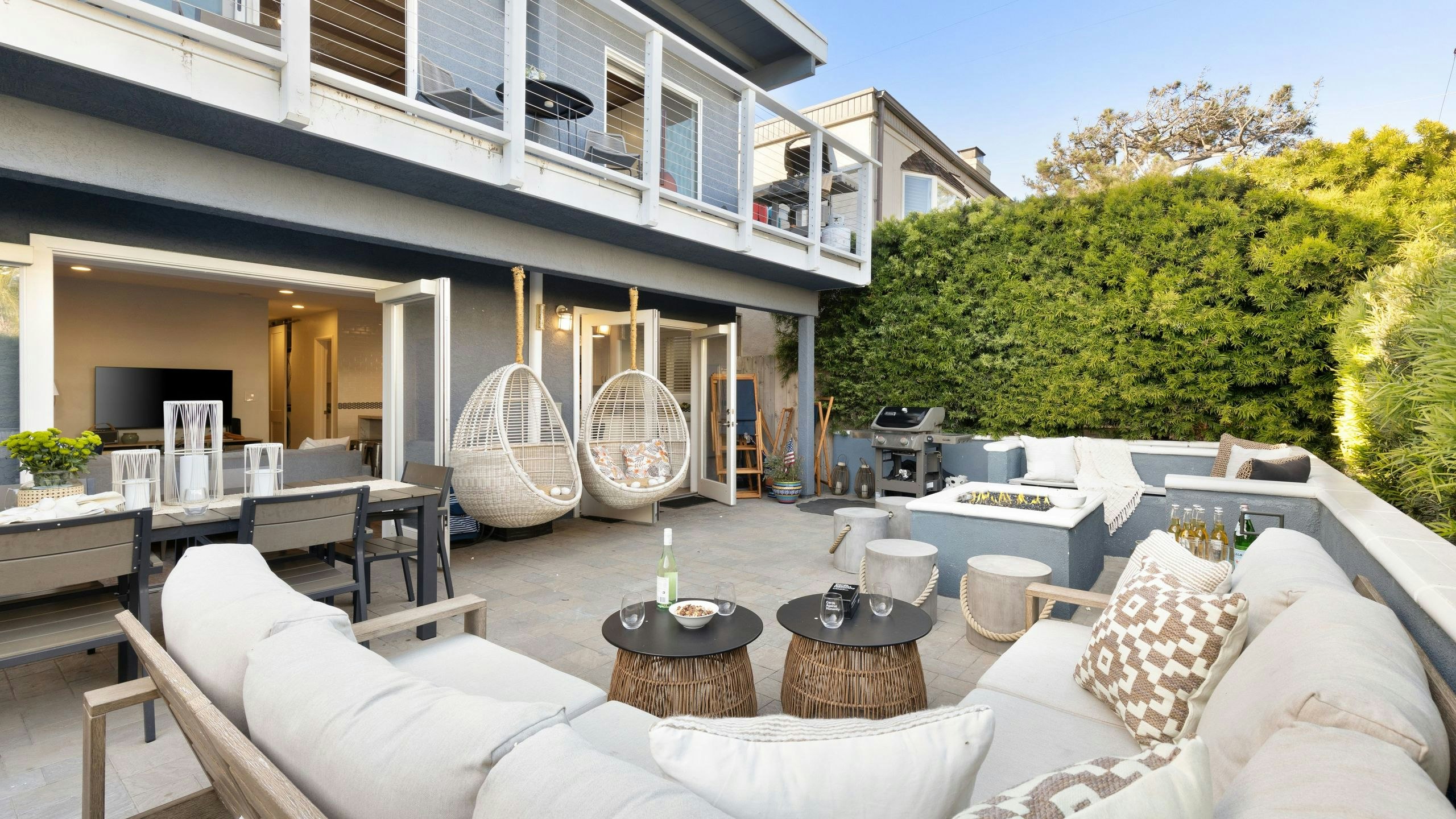 Courtyard & California