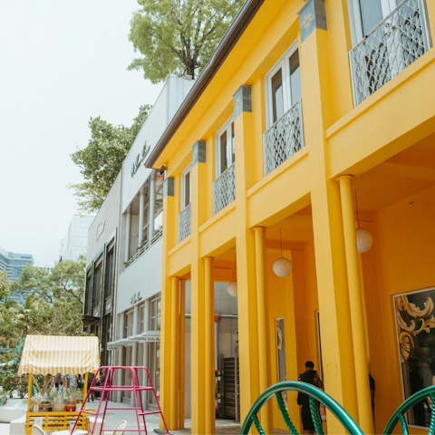 Discover the surrounding streets and art installations