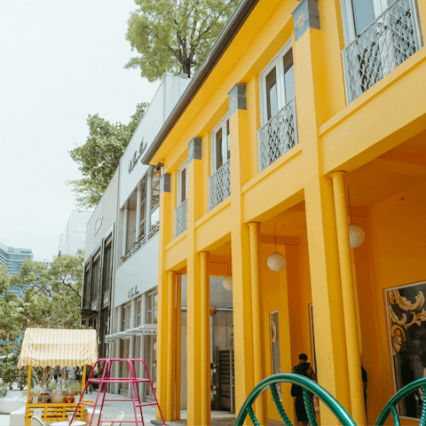 Discover the surrounding streets and art installations