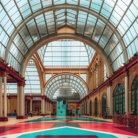 Reach striking Alexandra Palace by bus in less than twenty minutes