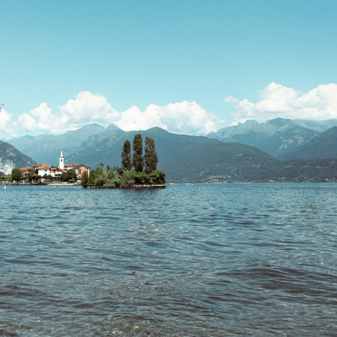 Start the day with a dip in the lake just steps from the garden