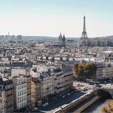 Explore the 17th arrondissement, including nearby beautiful Parc Monceau