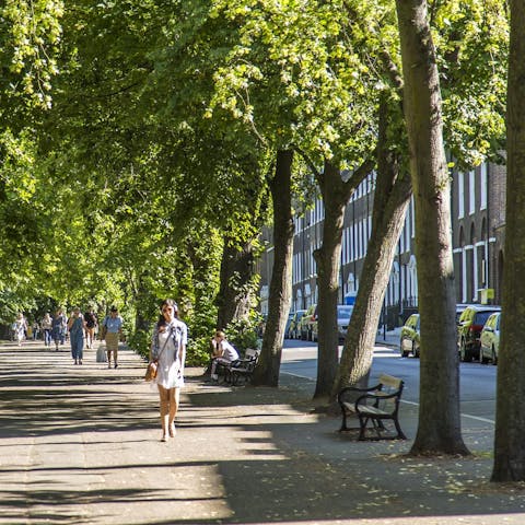 Enjoy getting to know the local area – there are loads of pubs, shops, and restaurants in the area and Clissold Park is less than a ten-minute walk