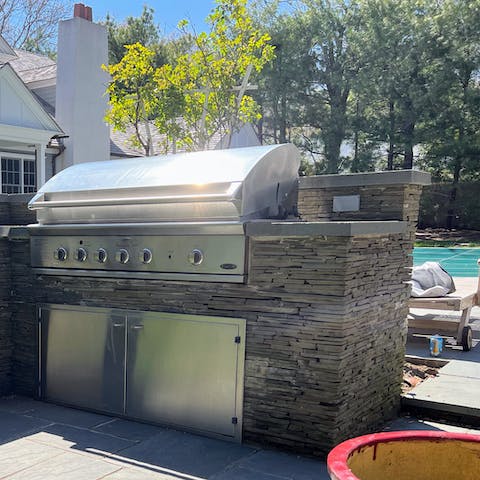 Cook up a storm aided by the 48 inch DCS grill and outdoor fridge