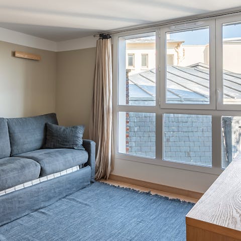 Cosy up on the sofa and enjoy a relaxed movie evening