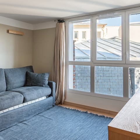 Cosy up on the sofa and enjoy a relaxed movie evening
