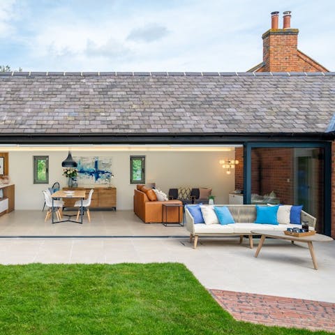 Open the folding doors and feel at one with the country setting
