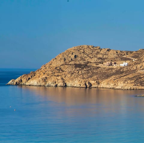 Stay in Elia, only a four-minute drive from Paralia Elia beach