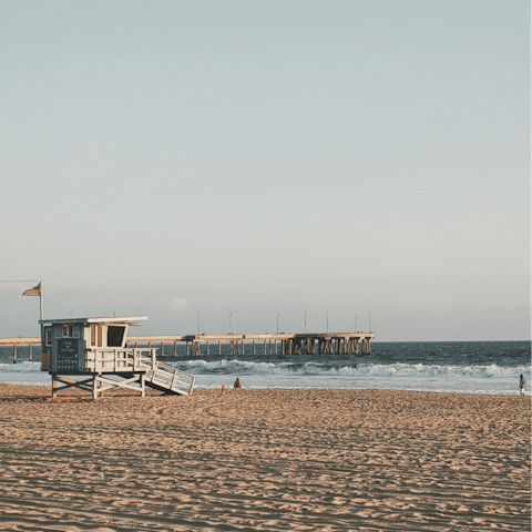Stroll along Venice's iconic boardwalk before soaking up some sun on the golden beach – just a twenty-minute walk away