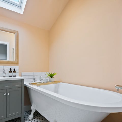 Enjoy an indulgent soak in the freestanding bathtub