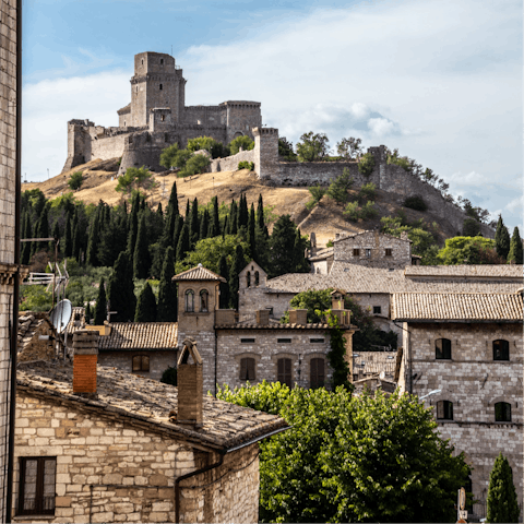 Explore beautiful Umbria, including Perugia with its medieval Priori Palace