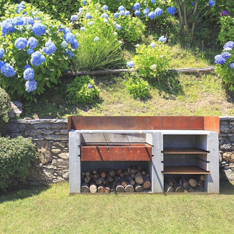 Tackle the outdoor barbecue for some homecooked lunch