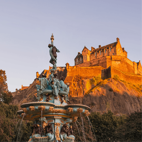 Wind your way through the historic streets of Edinburgh