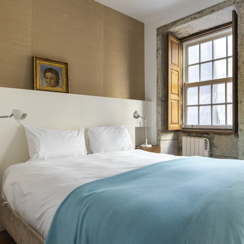 Sleep well in the comfortable bedroom