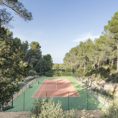 Embrace friendly competition on the tennis court