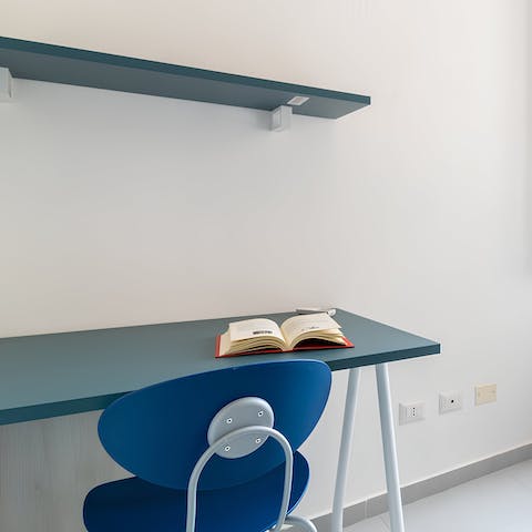 Hunker down at the desk when you need to catch up on work