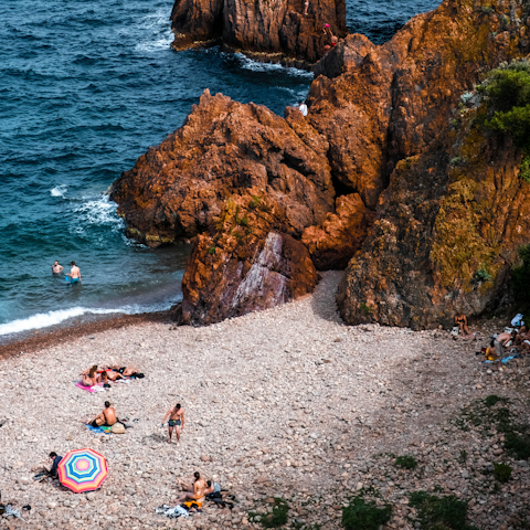 Stay in Théoule-sur-Mer, close to beaches and restaurants