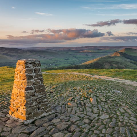 Explore the mesmerisingly beautiful Derbyshire countryside
