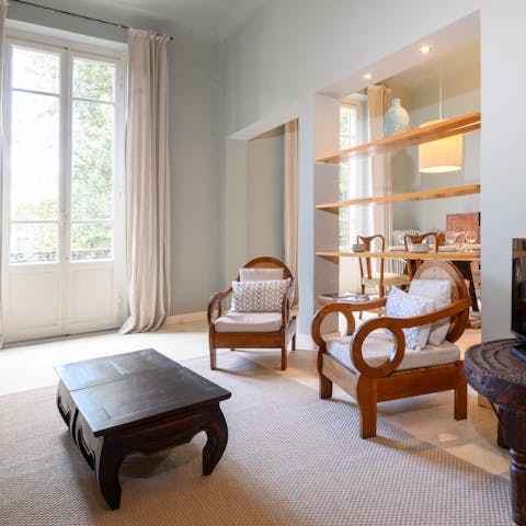Savour relaxing evening drinks from the comfort of home