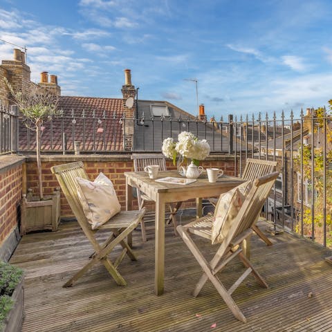 Enjoy the good weather on the small terrace, perfect for sundowners
