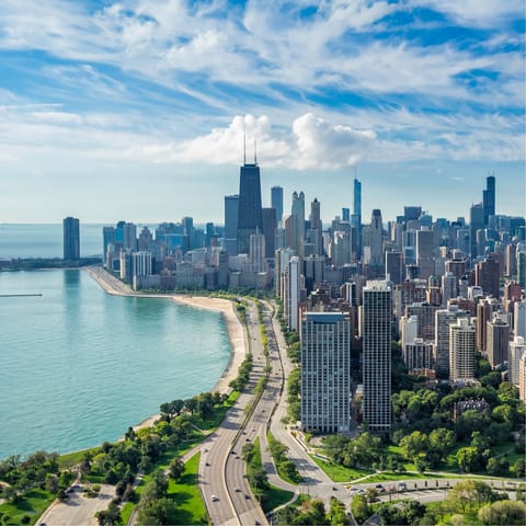 Hop on the train at 51st/53rd St. station and be in downtown Chicago in twenty-five minutes