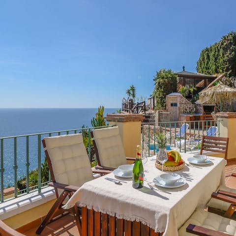 Lay the table for sunset suppers