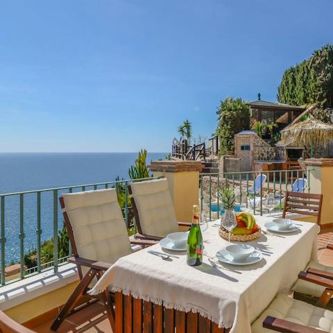 Lay the table for sunset suppers